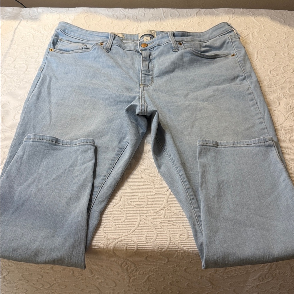 Universal Thread Mid Rise Skinny Jeans - Light Blue - Picture 7 of 11